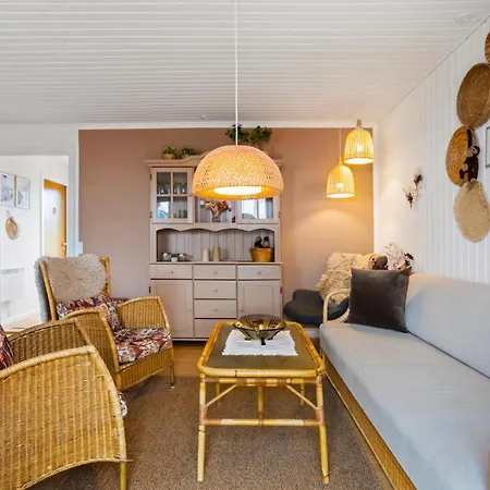 Дом отдыха 1 Bedroom Awesome In *