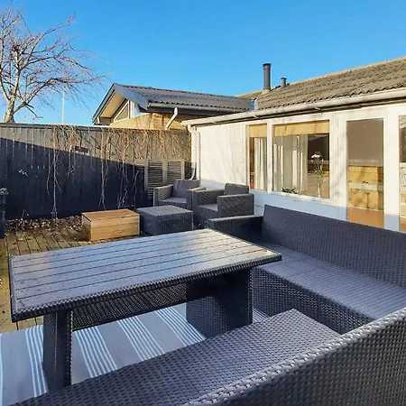 1 Bedroom Awesome In *